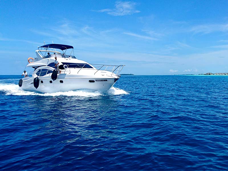 Motor yacht cruising on the open sea, equipped with a Samlex boat power inverter for stable energy supply during long voyages.